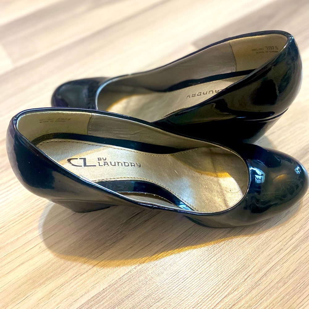 Chinese Laundry Round Toe Wedges